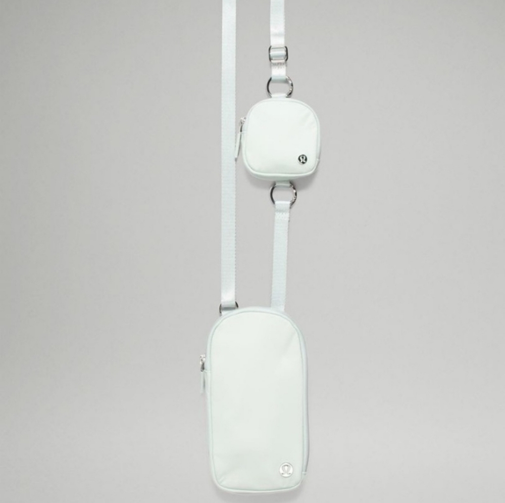 Lululemon Modular Phone Crossbody Bag in Ocean Air
